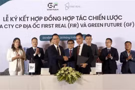 Green Future Trading and Service JSC (GF) inks a lease deal for 1,000 electric vehicles with First Real Estate JSC. (Photo: VNA)