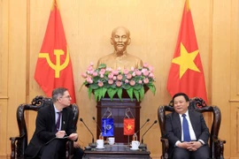 Professor Dr. Nguyen Xuan Thang (right), President of the Ho Chi Minh National Academy of Politics (HCMA) and Chairman of the Central Theory Council, meets with Carlos Felipe Jaramillo, WB Vice President for the East Asia and Pacific Region. (Photo: VNA)