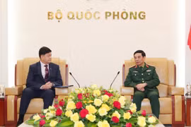 Minister of National Defence General Phan Van Giang hosts a reception for Philippine Undersecretary of National Defence Irineo C. Espino. (Photo: VNA)