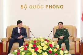 Minister of National Defence General Phan Van Giang hosts a reception for Philippine Undersecretary of National Defence Irineo C. Espino. (Photo: VNA)