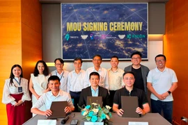 Representatives of VBA, KuCoin, and 1Matrix sign a memorandum of understanding. (Photo: markettimes.vn)
