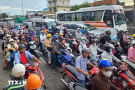 People commute in Ho Chi Minh City. (Photo: VNA)