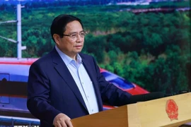 Prime Minister Pham Minh Chinh speaks at the meeting on April 26. (Photo: VNA)