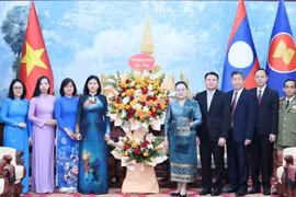 A delegation of the Vietnam Women’s Union extends congratulations to the Lao Embassy in Vietnam on the 50th anniversary of National Day of Laos. (Photo: hoilhpn.org.vn)