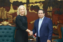 Prime Minister Pham Minh Chinh hosts Susanna Campbell, Chair of Swedish textile recycling group SYRE. (Photo: VNA)