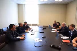 The Vietnamese delegation held a bilateral meeting with representatives of the US Mission. (Photo: VNA)
