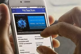 With the Vietnam News Daily mobile app, readers can access Vietnam News anytime, anywhere. (Photo published by VNA)