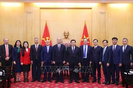 Ho Chi Minh National Academy of Politics (HCMA) President Nguyen Xuan Thang meets with the Ambassadors of Cuba and Canada to Vietnam in Hanoi on February 17. (Photo: VNA)