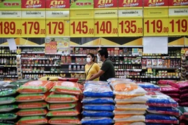 Rice displayed for sale at a supermarket in Bangkok, Thailand. (Photo: AFP/VNA)