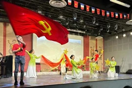 A musical performance at the celebration of the 95th anniversary of the Communist Party of Vietnam in France on February 2 (Photo: VNA)