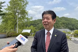 Mayor Hagiwara Seiji of Mimasaka speaks with the VNA correspondent in Japan. (Photo: VNA) 