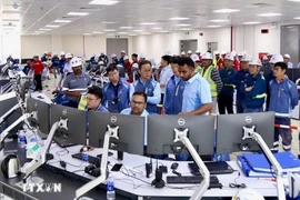 Leaders of PV Power and engineers officially operate the Nhon Trach 3 Power Plant as it connects to the national grid. (Photo published by VNA)