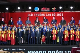 Officials and the entrepreneurs honoured with the Red Star Awards 2025. (Photo: VNA)