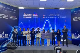 Members of the L-GPT 6.7 team celebrate after winning the Vietnam AI Innovation Challenge (VAIC) 2026 with Lawgic, an AI platform for legal analysis. (Photo: VNA)