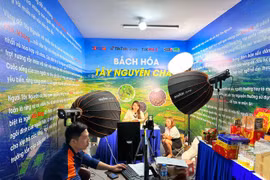 Vietnam’s e-commerce retail market is currently the third largest in Southeast Asia. (Photo: VNA)