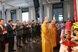 A requiem ceremony held in Germany in honour of fallen heroes and martyrs. (Photo: VNA)