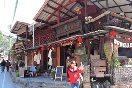 The mountainous city of Chiang Mai attracts large numbers of Thai and international tourists. (Photo: VNA)