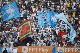 V.League 1 attracts a large number of spectators to stadiums. (Photos thethao.sggp.org.vn)