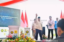 Indonesian President Prabowo Subianto inaugurates 37 national strategic electricity projects from the Jatigede Hydroelectric Power Plant, Sumedang district, West Java province on January 20. (Photo: Antara)