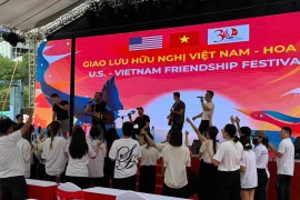 The Vietnam–US Friendship Festival offers the public a vivid insight into the 30-year journey of bilateral relations between the two countries. (Photo: htv.com.vn)