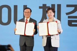 Dong A University signs a cooperation agreement with the International Korean Language and Culture Association to promote joint research, international education, academic exchange, and the co-organisation of international forums and conferences. (Photo: VNA)