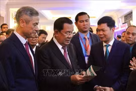 President of the Cambodian Senate Samdech Techo Hun Sen visits booths showcasing Vietnamese enterprises operating in Cambodia as part of the ceremony. (Photo: VNA)