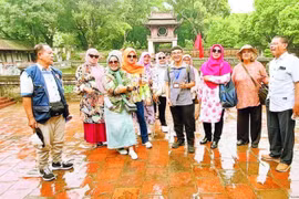 Tourists at the Temple of Literature, Hanoi (Photo: Nhandanonline)