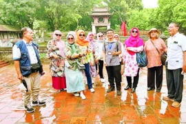 Tourists at the Temple of Literature, Hanoi (Photo: Nhandanonline)