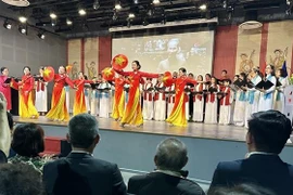 A performance at the celebration of the 135th Birth anniversary of President Ho Chi Minh at the Vietnam Cultural Centre, France. (Photo: VNA)