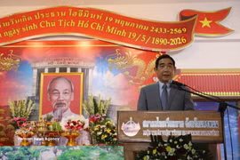 Vietnamese Ambassador to Thailand Pham Viet Hung delivers remarks at the ceremony marking the 136th birth anniversary of President Ho Chi Minh. (Photo: VNA)
