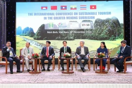 Delegates share experiences in sustainable tourism development. (Photo: VNA)