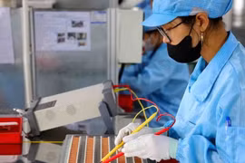 Electronic component production. (Photo: VNA)