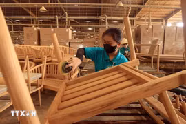 Production of wooden chairs for export. (Photo: VNA)