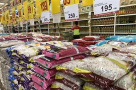 Thai rice available on shelves across Bangkok supermarkets. (Photo: VNA)