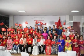 Vietnamese expatriates from northeastern Thailand gather at the Vietnamese Consulate General in Khon Kaen province to mark the 50th anniversary of the Liberation of the South and National Reunification (April 30, 1975 – 2025). (Photo: VNA)