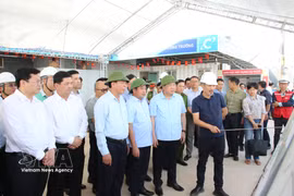 Permanent Deputy Prime Minister Pham Gia Tuc and officials inspect the Gia Binh International Airport project on May 20, 2026. (Photo: VNA)