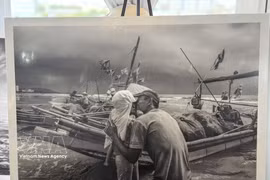 Photographs by photographer My Dung on display at the exhibition. (Photo: VNA)