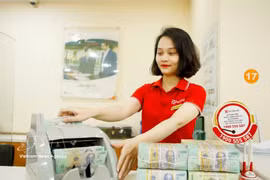 The State Treasury raises 33.63 trillion VND (1.27 billion USD) in Government bonds across 17 auctions conducted by the Hanoi Stock Exchange (HNX) in May 2026.​ (Photo: VNA)