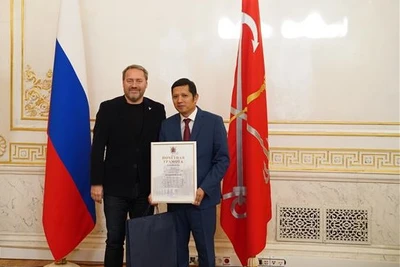 Otkinchilar jinsiy aloqani tomosha qilishadi Nastya Kamenskixning maxfiy porno fotosuratlari