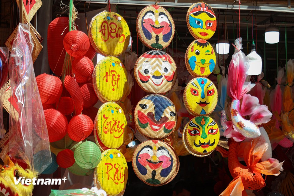 Toy prices range from 15,000 VND to 200,000 VND (7.6 USD). (Photo: VietnamPlus)