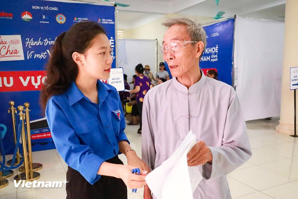 Many local residents express their hope that more general health screening programmes like this will be held in the future, giving them better opportunities to monitor and care for their personal health. (Photo: VietnamPlus)