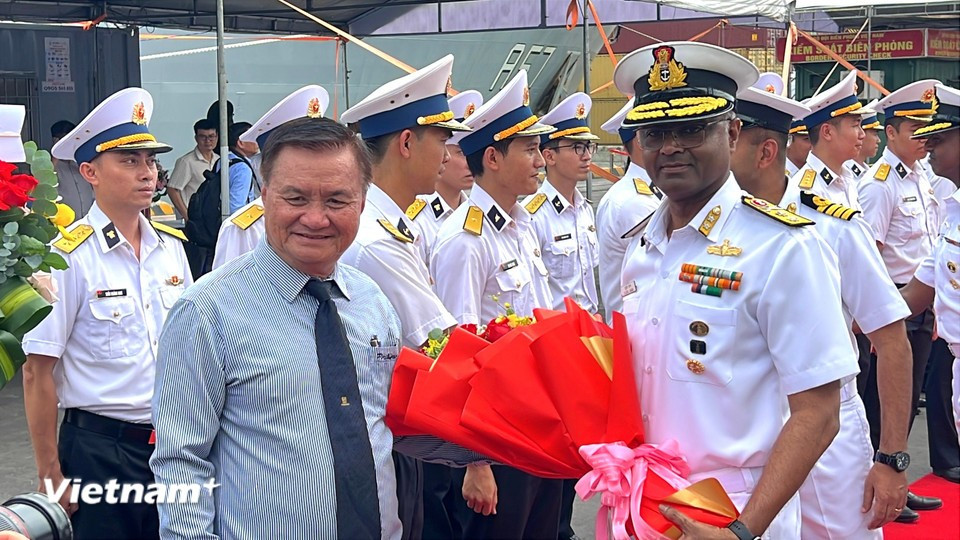The visit of the Indian Navy fleet to Da Nang aims to strengthen the friendship and mutual trust between the two countries, marking the upcoming 10th anniversary of the Vietnam-India Comprehensive Strategic Partnership (2016–2026). (Photo: VietnamPlus)