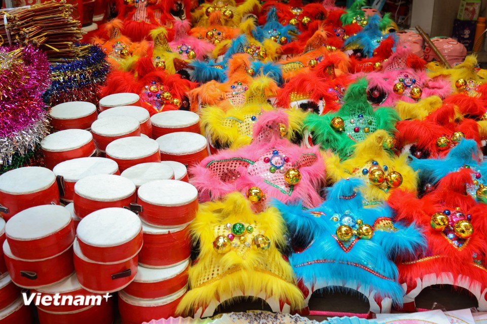 Traditional toys take the spotlight on Hang Ma street during the Mid-Autumn Festival. (Photo: VietnamPlus)