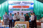 Vice Secretary of the Ho Chi Minh City Party Committee Nguyen Phuoc Loc and representatives of local agencies support the “Zero-Dong Meal” programme. (Photo: VNA)