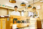Ngo Ngoc Khanh, owner of the Macaw bookstore (Photo: I LOVE VIETNAM)