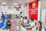 Civil servants and citizens carry out administrative procedures at the public administrative service centre of Tien Dien commune, Ha Tinh province. (Photo: VNA)