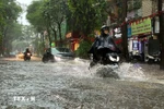 Heavy rain causes flooding on the streets. (Photo: VNA)
