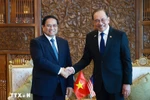 Vietnamese PM Pham Minh Chinh (left) and Malaysian PM Anwar Ibrahim at their talks in Kuala Lumpur on May 25. (Photo: VNA)