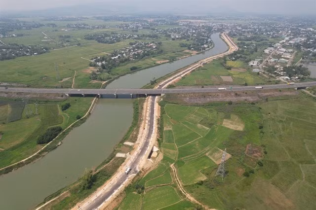 A key traffic route connecting Da Nang city's downtown zone with new designed Free Trade Zone (Photo courtesy of Quoc Vuong) 