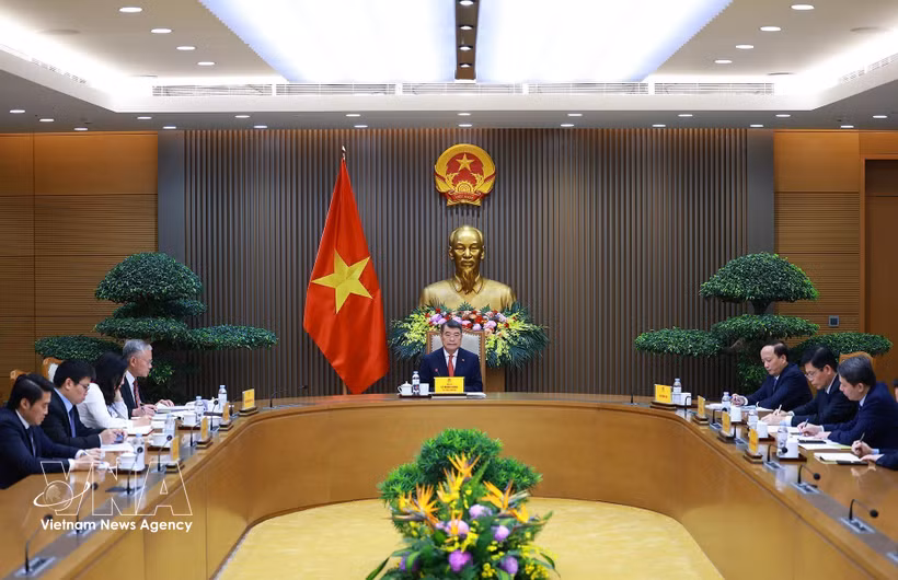 Prime Minister Le Minh Hung on August 28 holds phone talks with German Chancellor Friedrich Merz. (Photo: VNA)